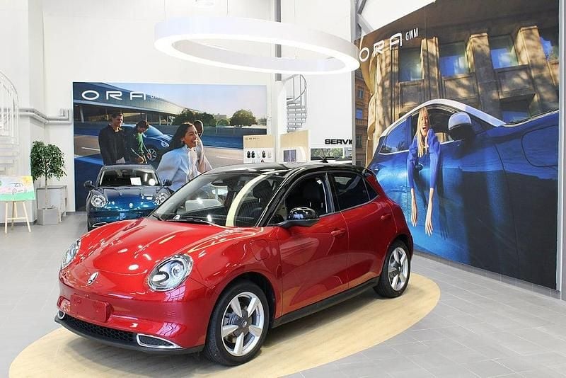 Röd Begagnad 2022 Ora 03 Halvkombi | 184 900 kr - Bild 1/4