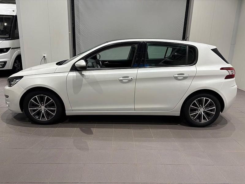 Begagnad Peugeot 308 Active 125 HK (91 kW) 2014 Vit Halvkombi