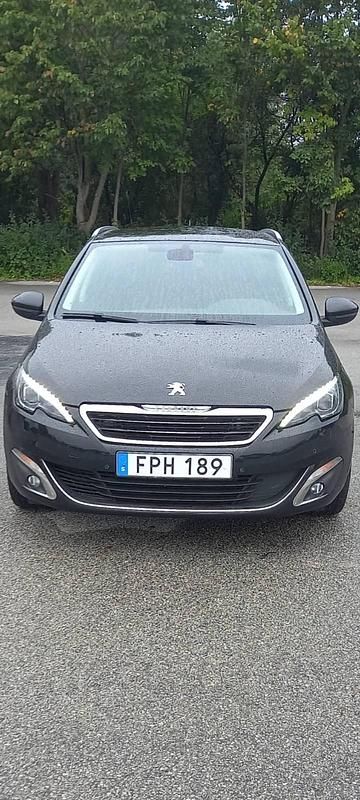 Begagnad Peugeot 308 SW Allure 120 HK (88 kW) 2015 Kombi