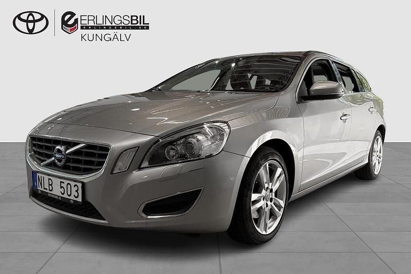 Ljusbrun Begagnad 2011 Volvo V60 Momentum Kombi | 79 900 kr (Superpris) - Bild 1/4