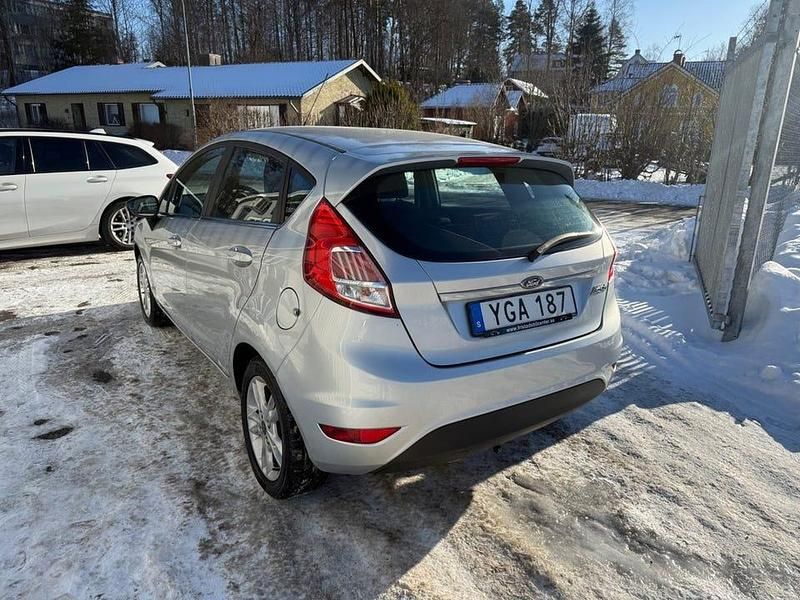 Begagnad Ford Fiesta Titanium 80 HK (58 kW) 2016 Silver metallic Halvkombi