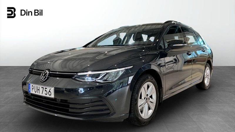 Grå Begagnad 2021 VW Golf VIII Kombi | 254 900 kr (Marknadspris) - Bild 1/4