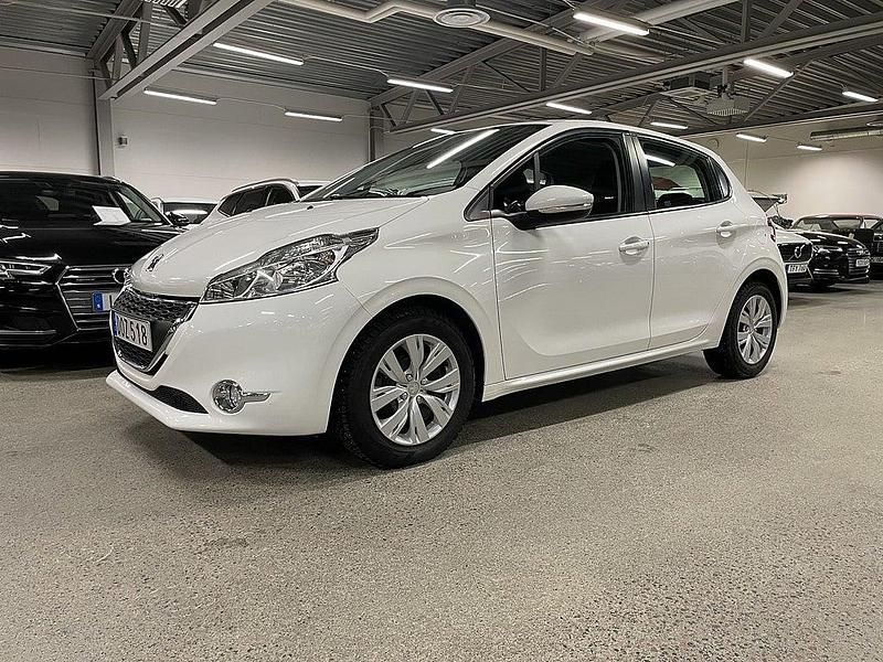 Vit Begagnad 2014 Peugeot 208 Halvkombi | 79 000 kr (Marknadspris) - Bild 1/4