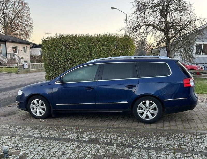 Blå Begagnad 2008 VW Passat Sportline Kombi | 34 000 kr (Marknadspris) - Bild 1/4