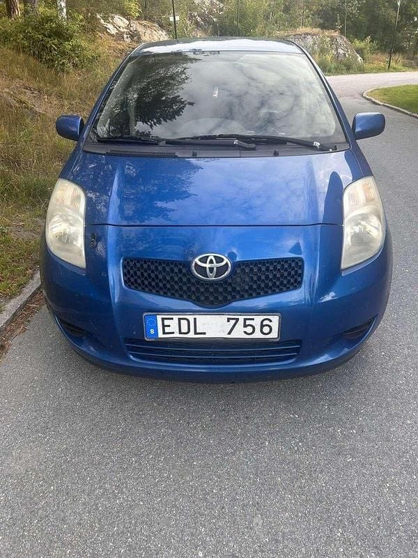 Blå Begagnad 2007 Toyota Yaris Halvkombi | 21 500 kr (Bra pris) - Bild 1/4