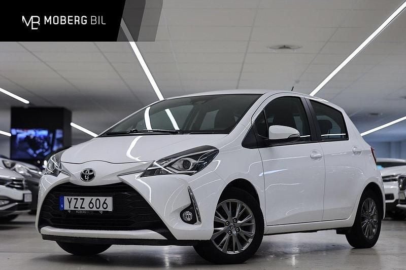 Vit Begagnad 2017 Toyota Yaris Active Halvkombi | 139 900 kr (Marknadspris) - Bild 1/3