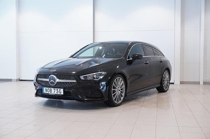 Svart Begagnad 2019 Mercedes CLA220 AMG Sedan | 319 800 kr (Marknadspris) - Bild 1/4