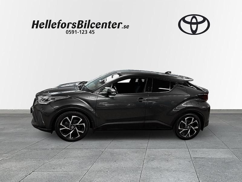 Begagnad Toyota C-HR Play 124 HK (91 kW) 2021 Mörkgrå SUV