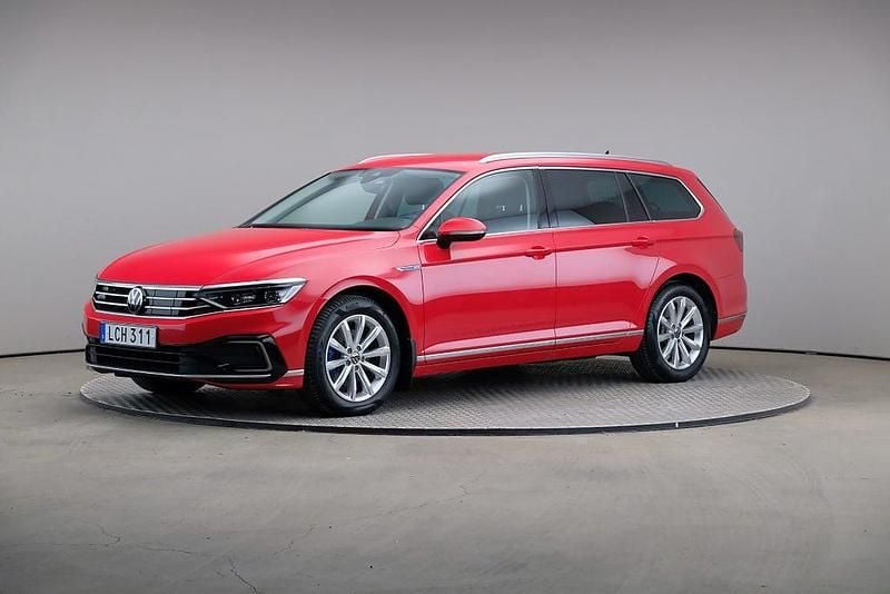 Begagnad VW Passat Active 218 HK (160 kW) 2021 Röd Kombi