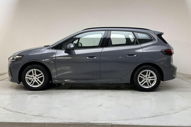 Begagnad BMW 225 Active Tourer M Sport 245 HK (180 kW) 2024 Grå Minibuss