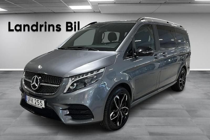 Grå Begagnad 2023 Mercedes V300 AMG Minibuss | 789 900 kr (Lite dyr) - Bild 1/4