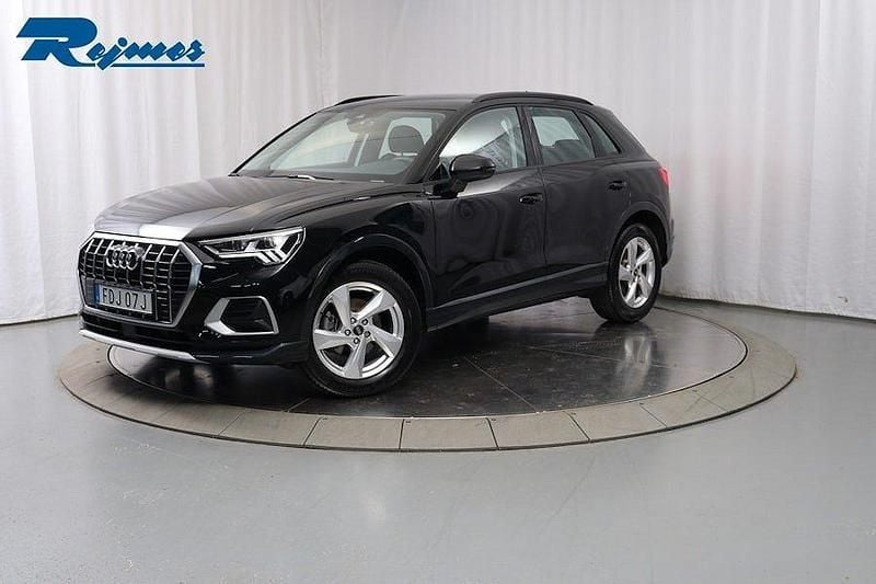 Svart Begagnad 2024 Audi Q3 Proline SUV | 349 800 kr (Marknadspris) - Bild 1/4