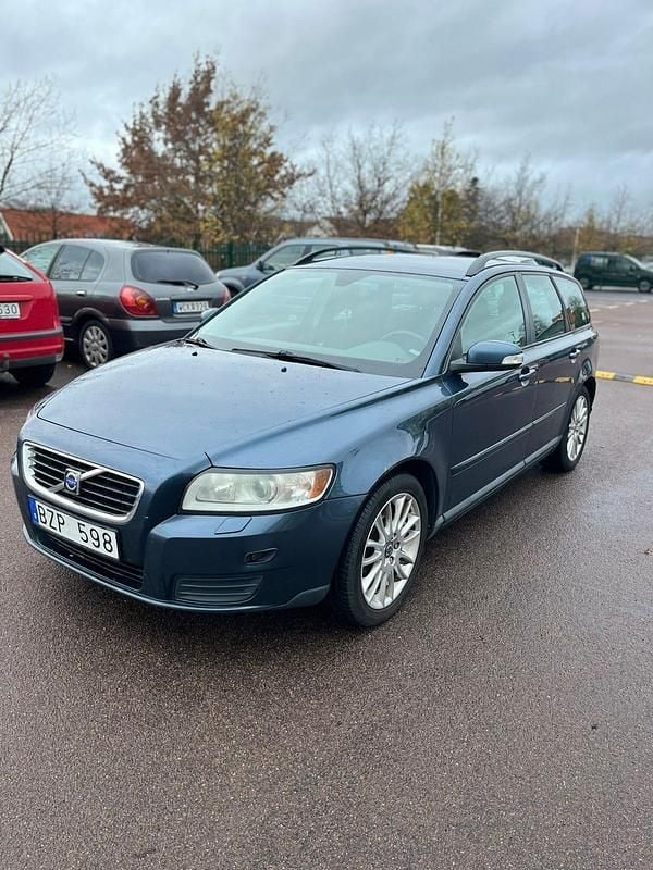 Begagnad 2008 Volvo V50 Kombi | 25 000 kr (Lite dyr) - Bild 1/4