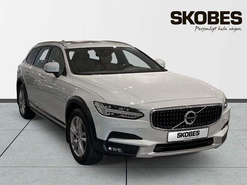 Vit Begagnad 2019 Volvo V90 CC Pro Kombi | 359 900 kr (Marknadspris) - Bild 1/3