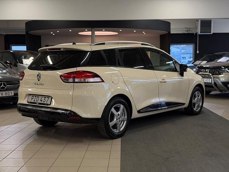 Begagnad Renault Clio GrandTour Expression 73 HK (53 kW) 2015 Vit Kombi