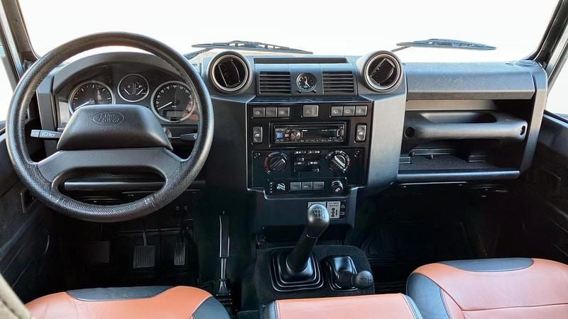 Begagnad Land Rover Defender 122 HK (89 kW) 2015 Silver SUV