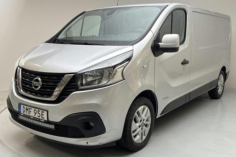 Silver Begagnad 2020 Nissan NV300 Van | 135 000 kr - Bild 1/4