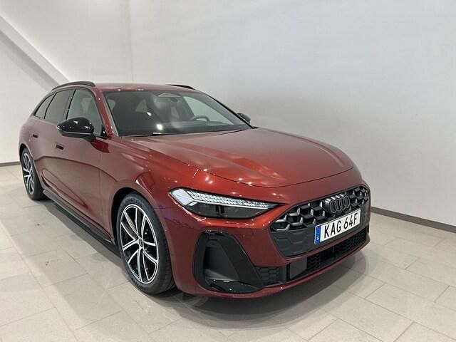 Grenadinröd metallic Ny 2025 Audi A5 S-Line Sportkupé | 579 000 kr - Bild 1/4