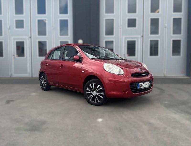 Begagnad Nissan Micra 80 HK (58 kW) 2013 Röd Halvkombi