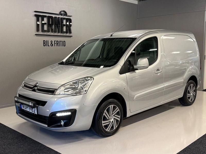Silver (silver metallic) Begagnad 2017 Citroën Berlingo Propack Edition Minibuss | 109 000 kr (Lite dyr) - Bild 1/4