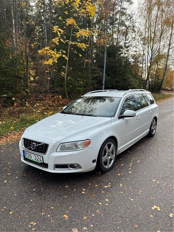 Begagnad 2010 Volvo V70 Summum Kombi | 49 900 kr (Superpris) - Bild 1/4