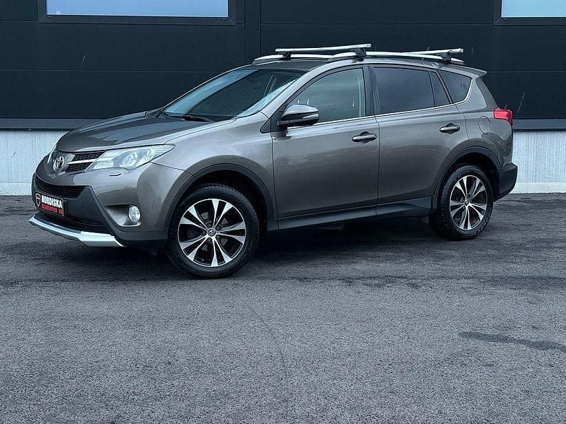Brun Begagnad 2015 Toyota RAV4 Multidrive S SUV | 119 800 kr (Bra pris) - Bild 1/4