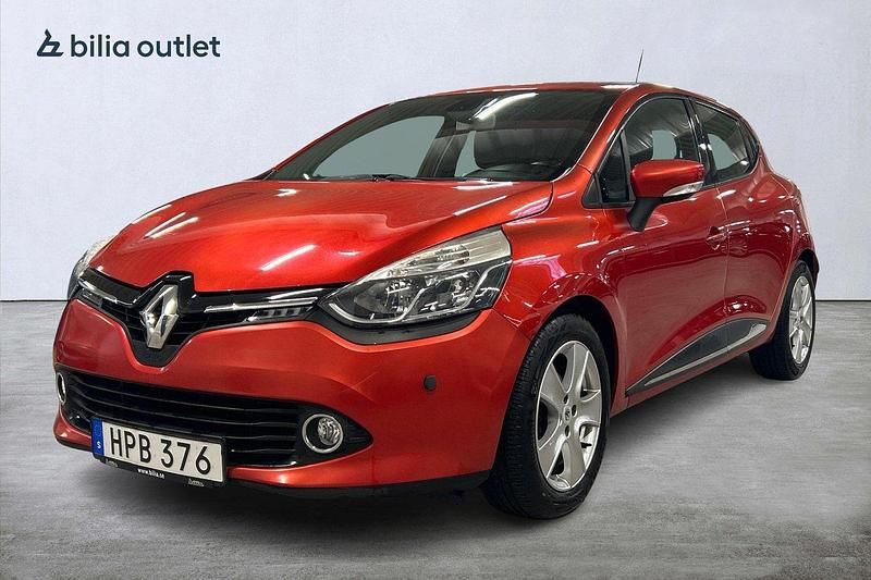 Röd Begagnad 2014 Renault Clio IV Dynamique Halvkombi | 89 900 kr (Lite dyr) - Bild 1/3