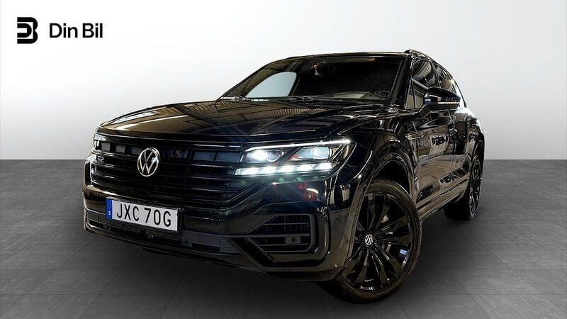 Svart Begagnad 2022 VW Touareg R SUV | 699 900 kr (Marknadspris) - Bild 1/3