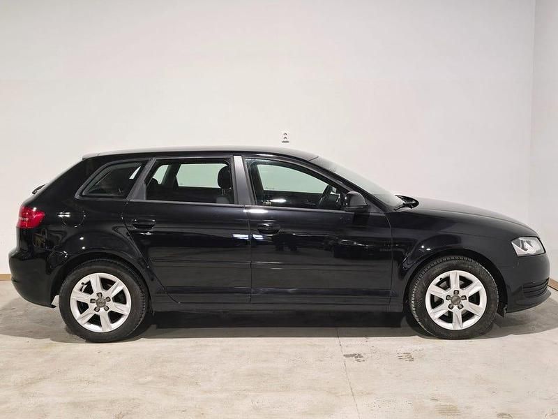 Begagnad Audi A3 Attraction 105 HK (77 kW) 2010 Svart Halvkombi