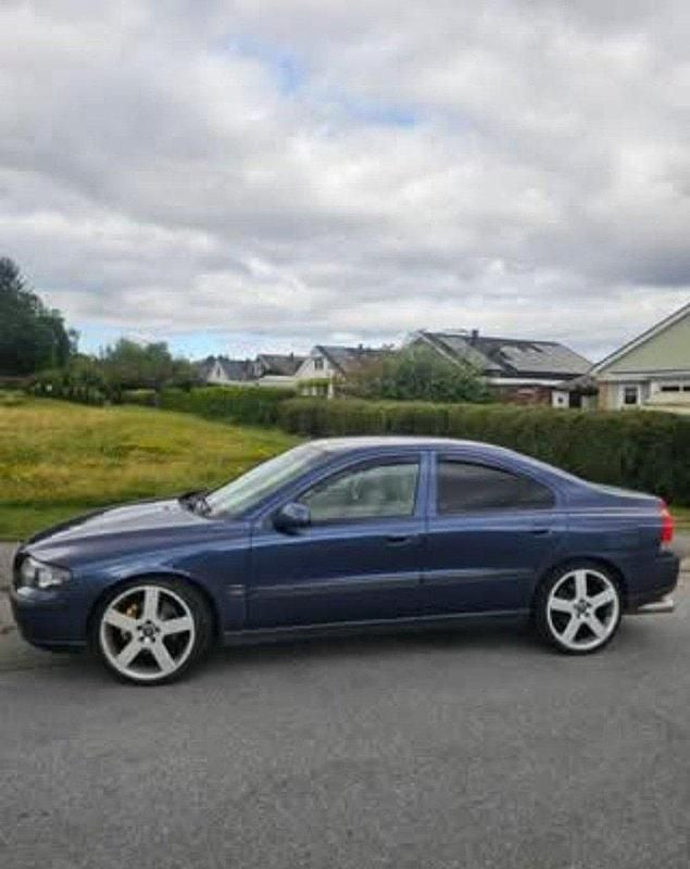 Blå Begagnad 2002 Volvo S60 Sedan | 25 500 kr (Marknadspris) - Bild 1/4