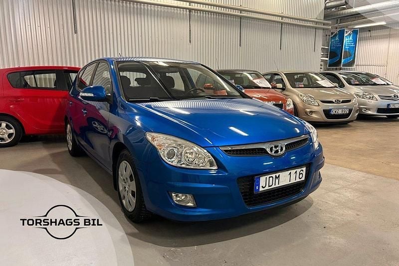 Blå Begagnad 2009 Hyundai i30 Halvkombi | 74 900 kr (Marknadspris) - Bild 1/4