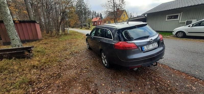 Begagnad Opel Insignia Edition 180 HK (132 kW) 2011 Grå Kombi