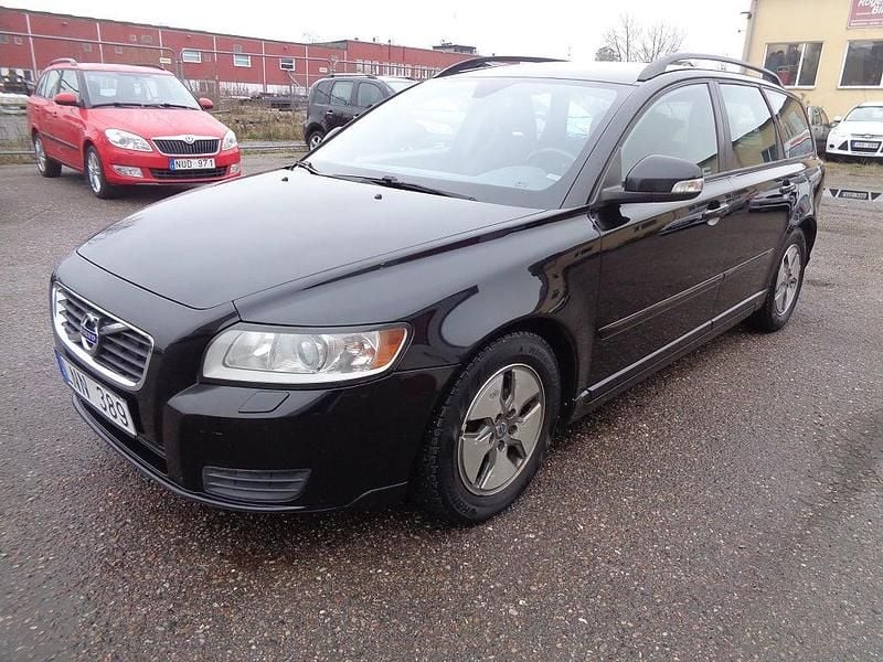 Svart Begagnad 2010 Volvo V50 Kinetic Kombi | 49 900 kr (Marknadspris) - Bild 1/4