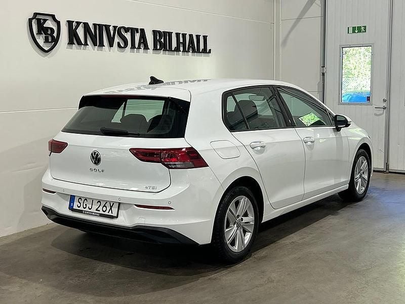 Begagnad VW Golf VIII Life 150 HK (110 kW) 2020 Vit Halvkombi