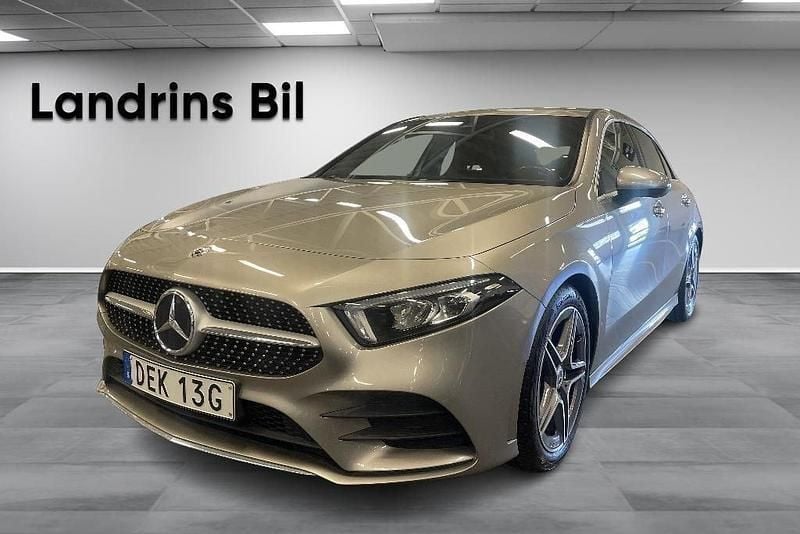 Silver Begagnad 2020 Mercedes A180 AMG Halvkombi | 239 000 kr (Marknadspris) - Bild 1/4