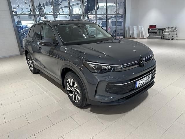 Ny 2026 VW Tiguan Life SUV | 547 800 kr (Marknadspris) - Bild 1/4