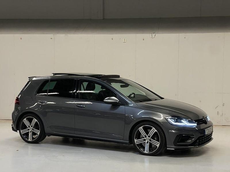 Grå Begagnad 2017 VW Golf VII R Halvkombi | 319 900 kr - Bild 1/4