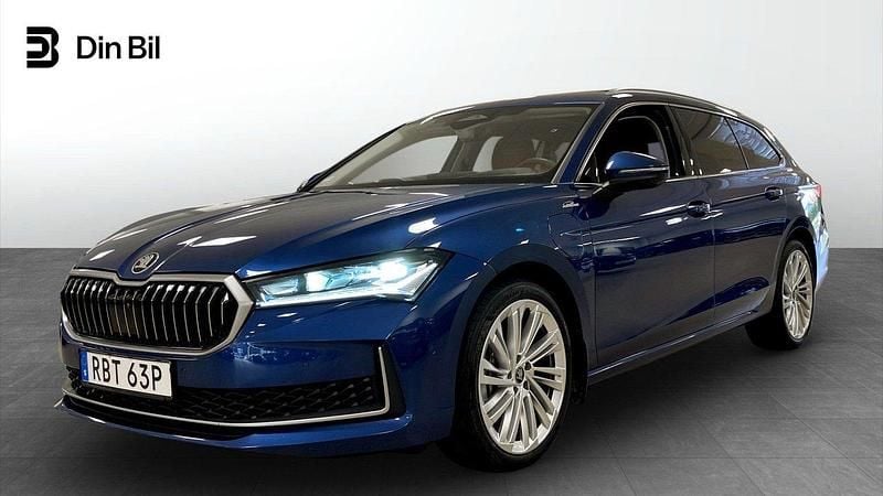 Blå Begagnad 2025 Skoda Superb Kombi | 489 900 kr - Bild 1/4