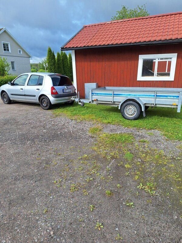 Grå Begagnad 2006 Renault Clio R.S. Authentique Halvkombi | 12 000 kr (Bra pris) - Bild 1/4