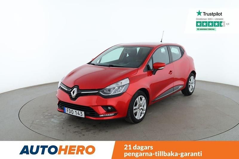 Röd Begagnad 2019 Renault Clio IV Zen Halvkombi | 126 000 kr (Marknadspris) - Bild 1/4