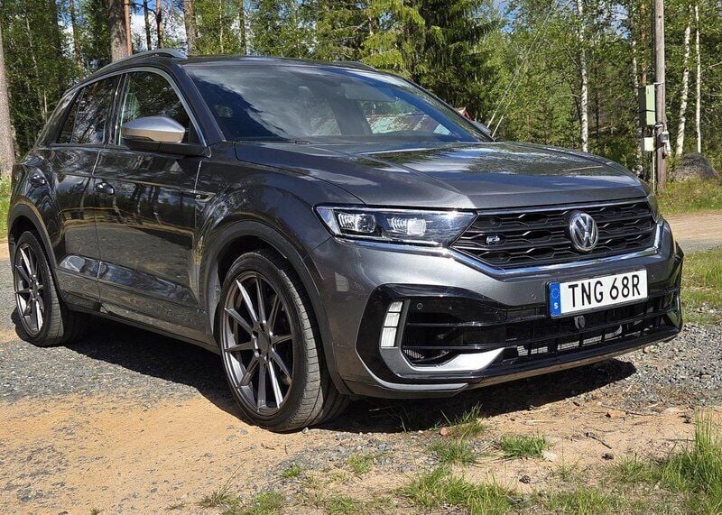 Grå Begagnad 2020 VW T-Roc R SUV | 333 000 kr (Lite dyr) - Bild 1/4