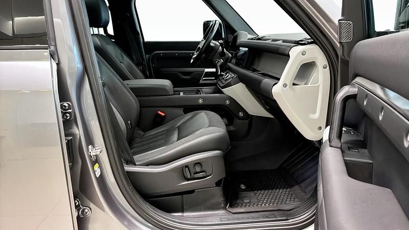 Begagnad Land Rover Defender SE 200 HK (147 kW) 2021 Grå SUV