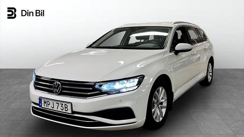 Vit Begagnad 2021 VW Passat Kombi | 239 800 kr (Marknadspris) - Bild 1/4