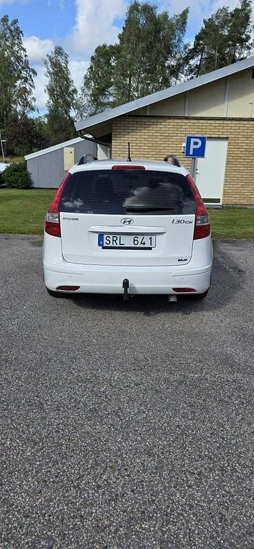 Vit Begagnad 2012 Hyundai i30 Kombi | 40 000 kr (Marknadspris) - Bild 1/4