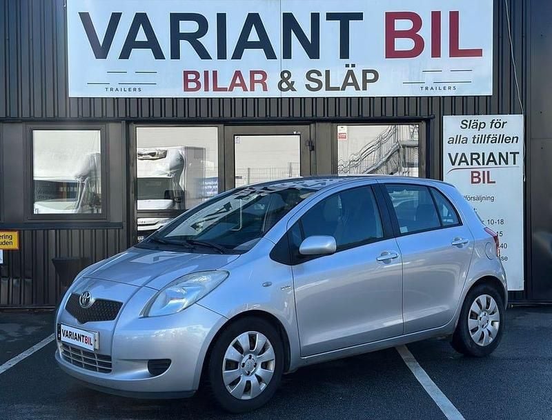 Silver Begagnad 2006 Toyota Yaris Halvkombi | 29 700 kr (Marknadspris) - Bild 1/4