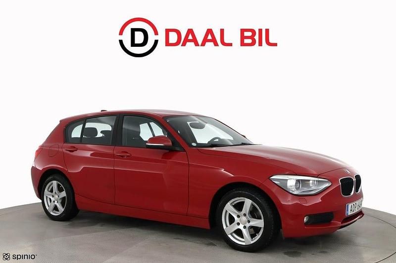 Begagnad BMW 118 143 HK (105 kW) 2014 Röd Halvkombi