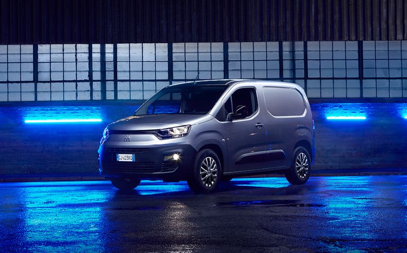 Begagnad Fiat e-Doblò 100 kW (136 HK) 2024 Minibuss