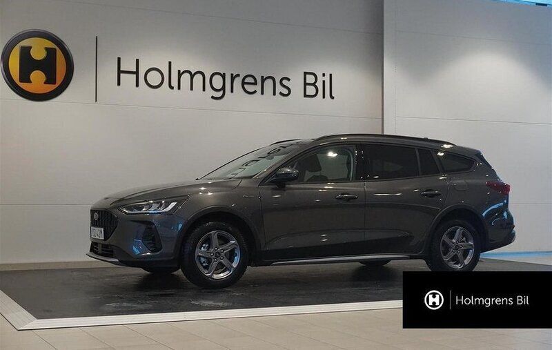 Grå/silver Begagnad 2023 Ford Focus Active Kombi | 341 500 kr (Dyr) - Bild 1/4