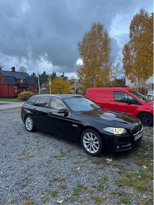 Svart Begagnad 2016 BMW 520 Kombi | 129 000 kr (Marknadspris) - Bild 1/4
