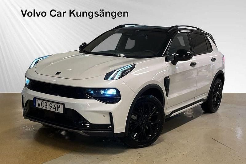 Vit Begagnad 2024 Lynk & Co 01 SUV | 449 900 kr - Bild 1/4
